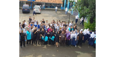 Customs Go To School 
