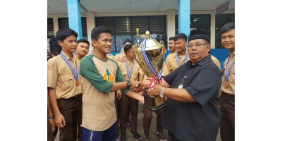 Penyerahan Piala Lomba Futsal 2017